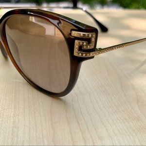 New! ⚜️VERSACE Women’s Sunglasses GORGEOUS CATEYE frames tinted lenses In case